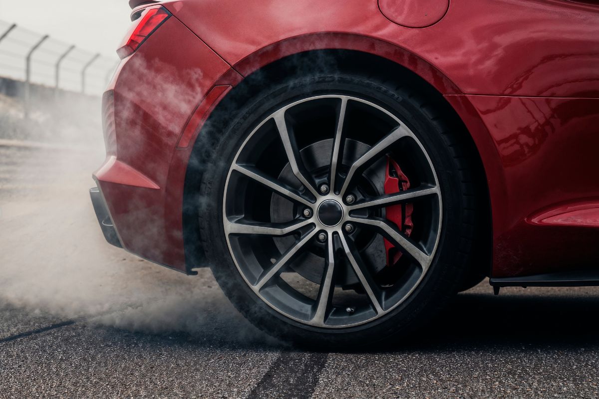 Rodas maiores ou menores: o que muda na performance do carro?